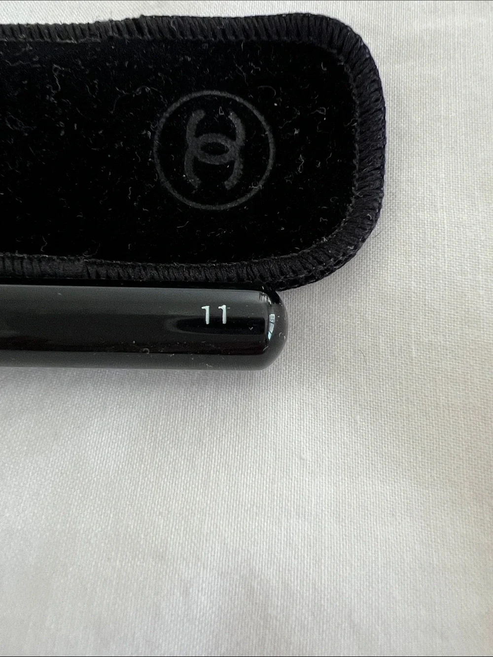 CHANEL Black Handle Makeup Brush with Gold Ferrule and Brown Bristles